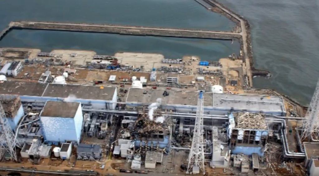 La centrale de Fukushima éventrée